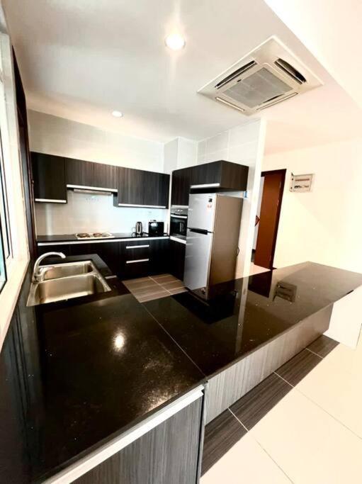 Bay Resort Condominium 3-Bedrooms With Swimming Pool Near The Seaside Мірі Екстер'єр фото