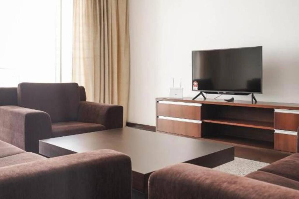 Bay Resort Condominium 3-Bedrooms With Swimming Pool Near The Seaside Мірі Екстер'єр фото